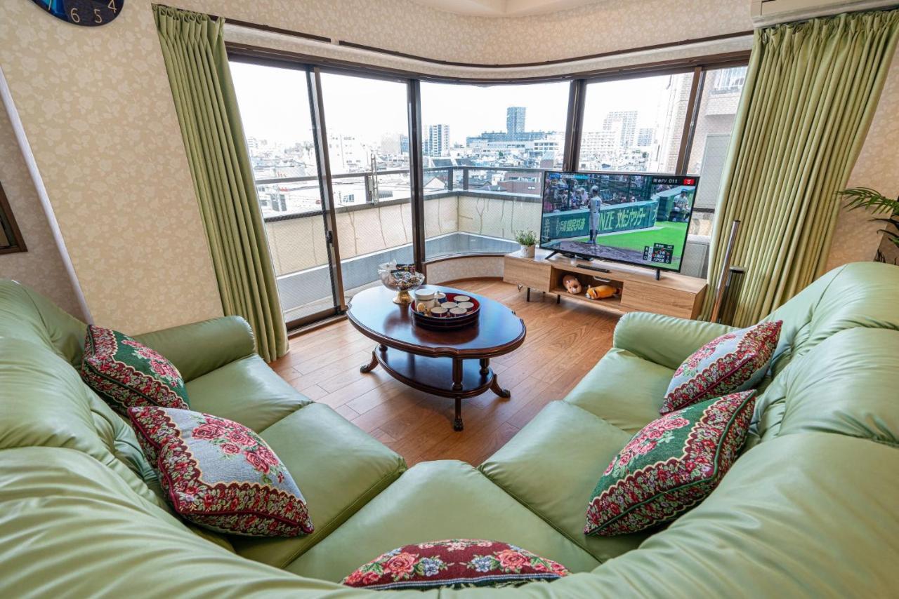 台東区寝室4つと広々吹き抜けリビングのメゾネットタイプのお家 Apartment